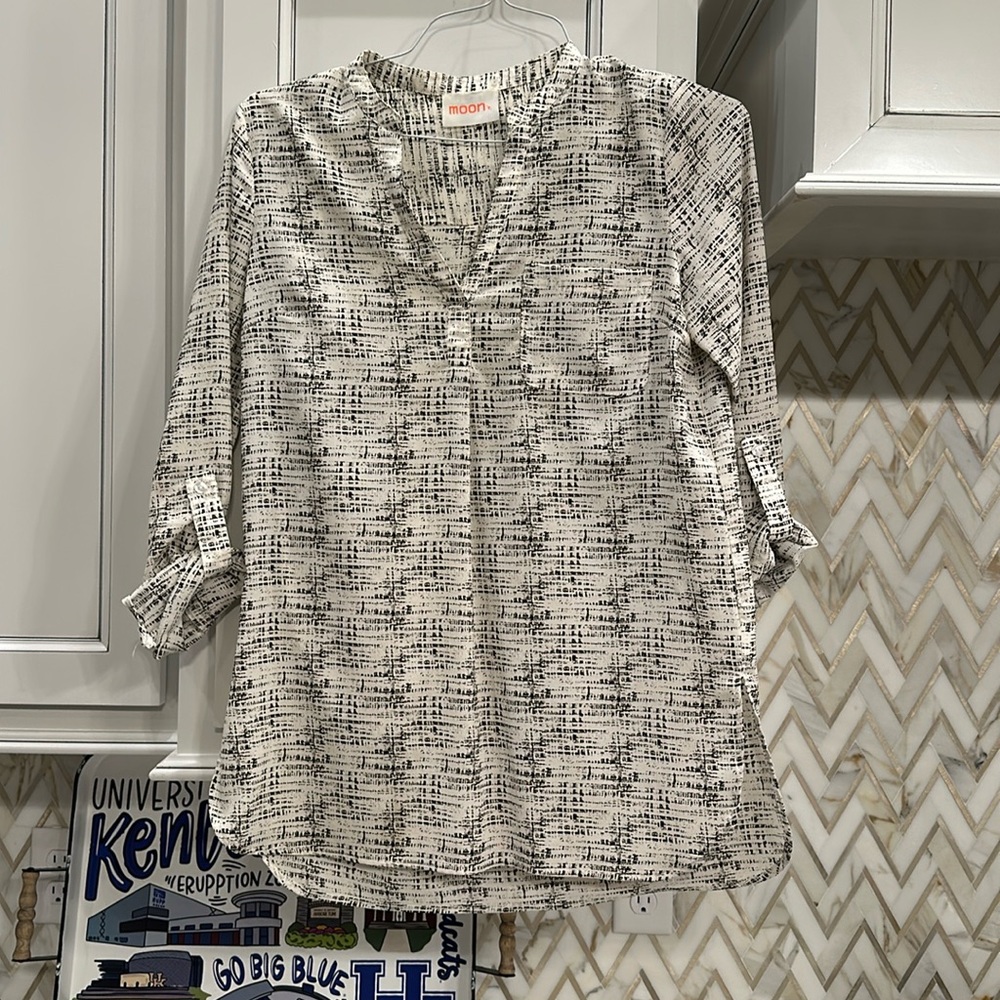 Long sleeve, black, and white tunic